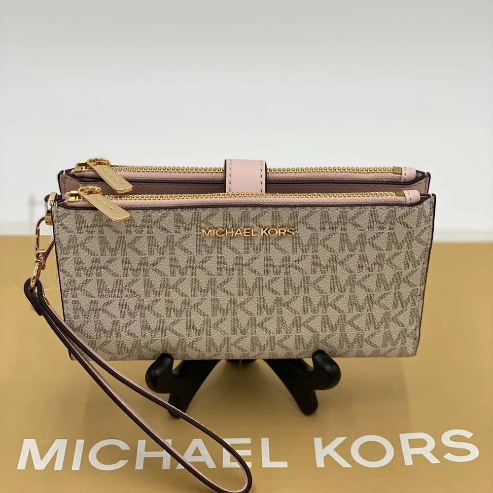 MICHAEL KORS DOUBLE ZIP WRISTLET POWDER BLUSH